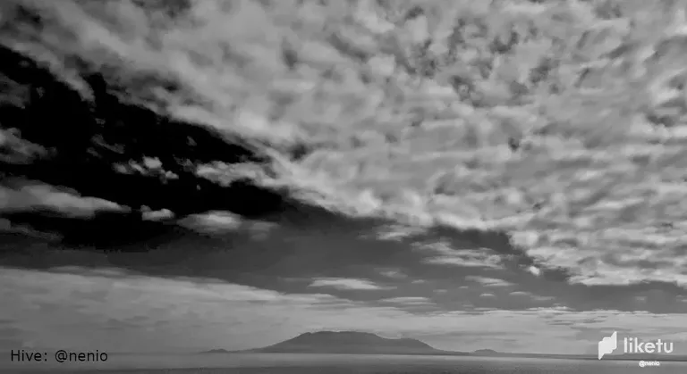 clbbg0pu3024z1coqby0t7f3l_clouds-cerro-moreno-002-bw.webp