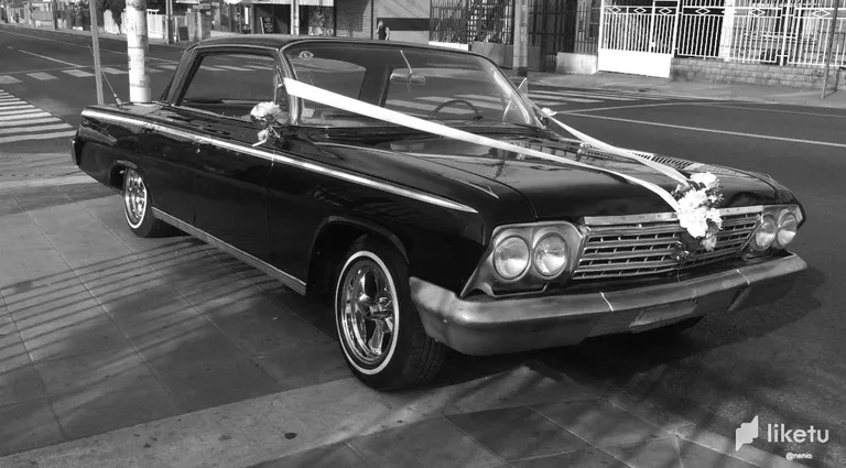 cleyr9ibd00el2hsz1yhf364a_chevrolet-impala-01-bw.webp