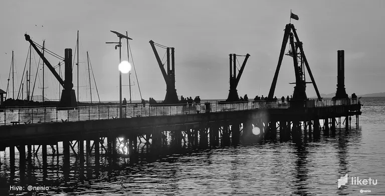 clfrk4wdl01f1bosz1z5d2t6c_historical-port-sunset-002-bw.webp