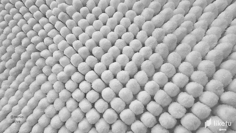 clhv3i4y700xma9szh3mbemx9_abstract-carpet-001-bw.webp