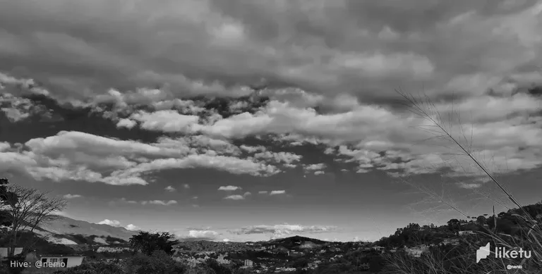 cli9nzkb200730xsz2cer65n1_clouds-caracas-031-bw.webp