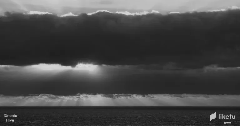 clpg7ss5x02gebfszccznhdhg_cloudy-sunset-001-bw.webp