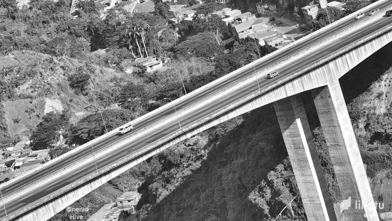 clspek6og003gsqszd22vdie6_bridge-001-bw.webp