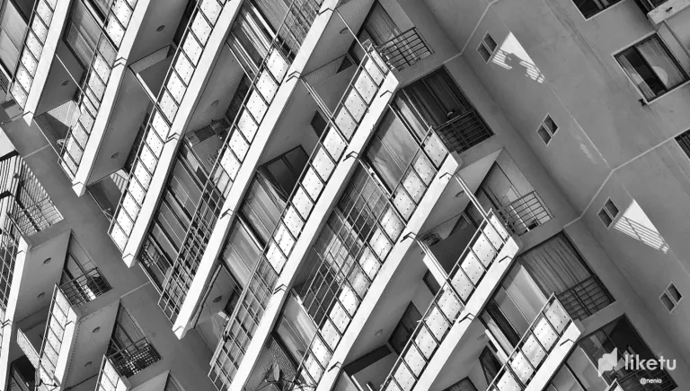 jjvTReXAcHixVhdQ_balconies-005-bw.webp