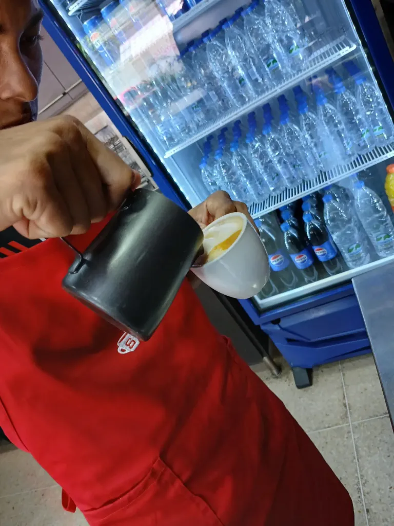 ADQAUlfJ7P2HdwqO_1000100544.webp