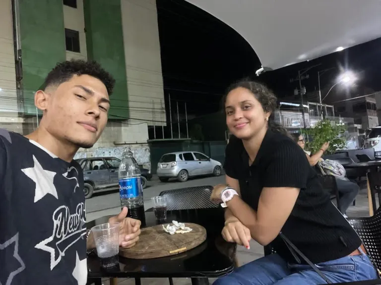 SZmJzjmk3bCUt2UC_1000039462.webp