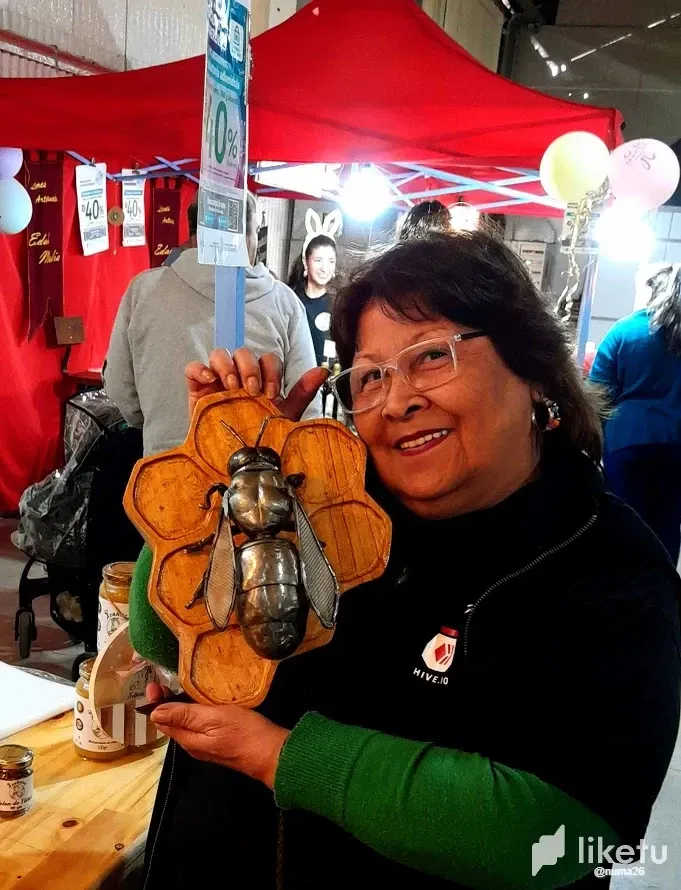 cWilLLTnuLWWtpUe_20250419_151130_ABEJA_EN_MIS_BRAZOS.webp