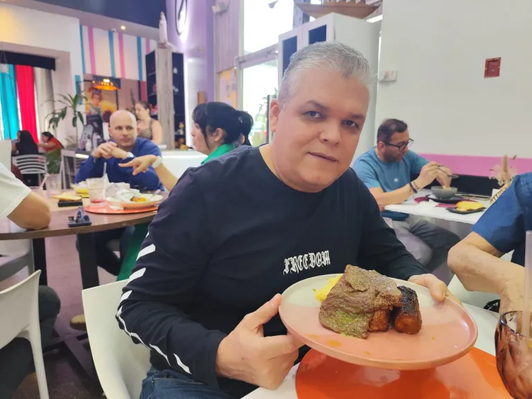 btdSFrReFHjcjIJU_1000298062.webp