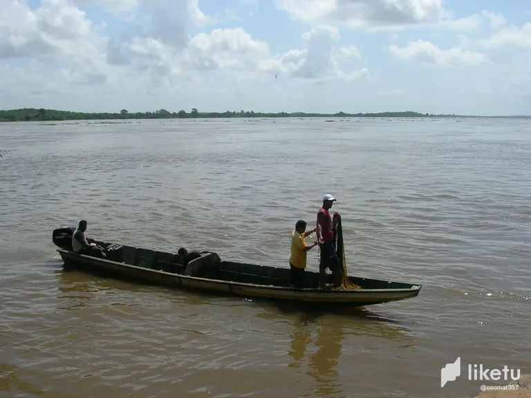 clcdwl2bu00uu8hsz7phn1gd1_PESCADORES_LLEGANDO.webp