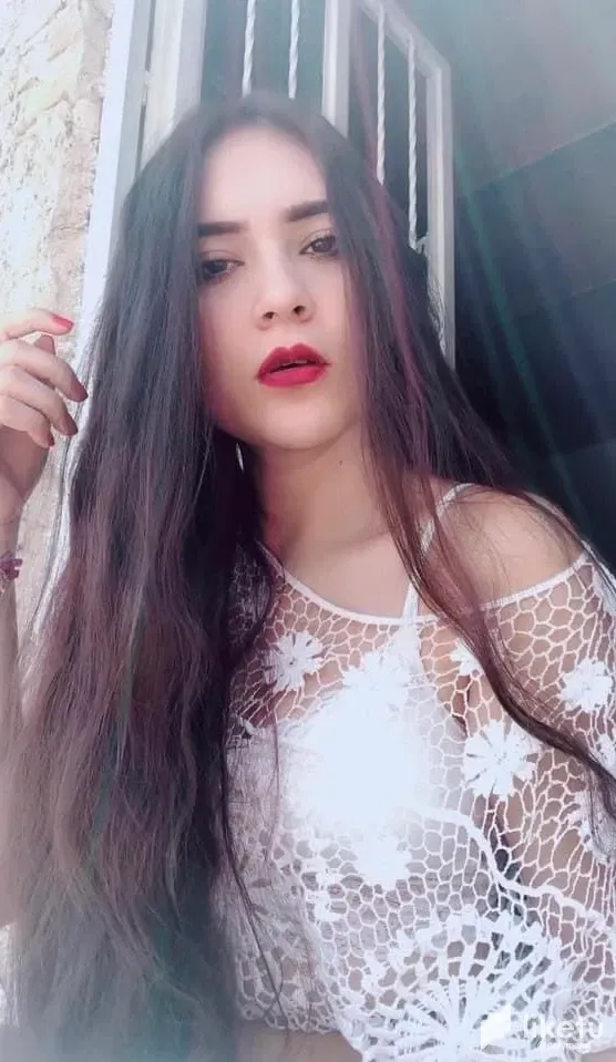 A Pretty Selfie with Makeup