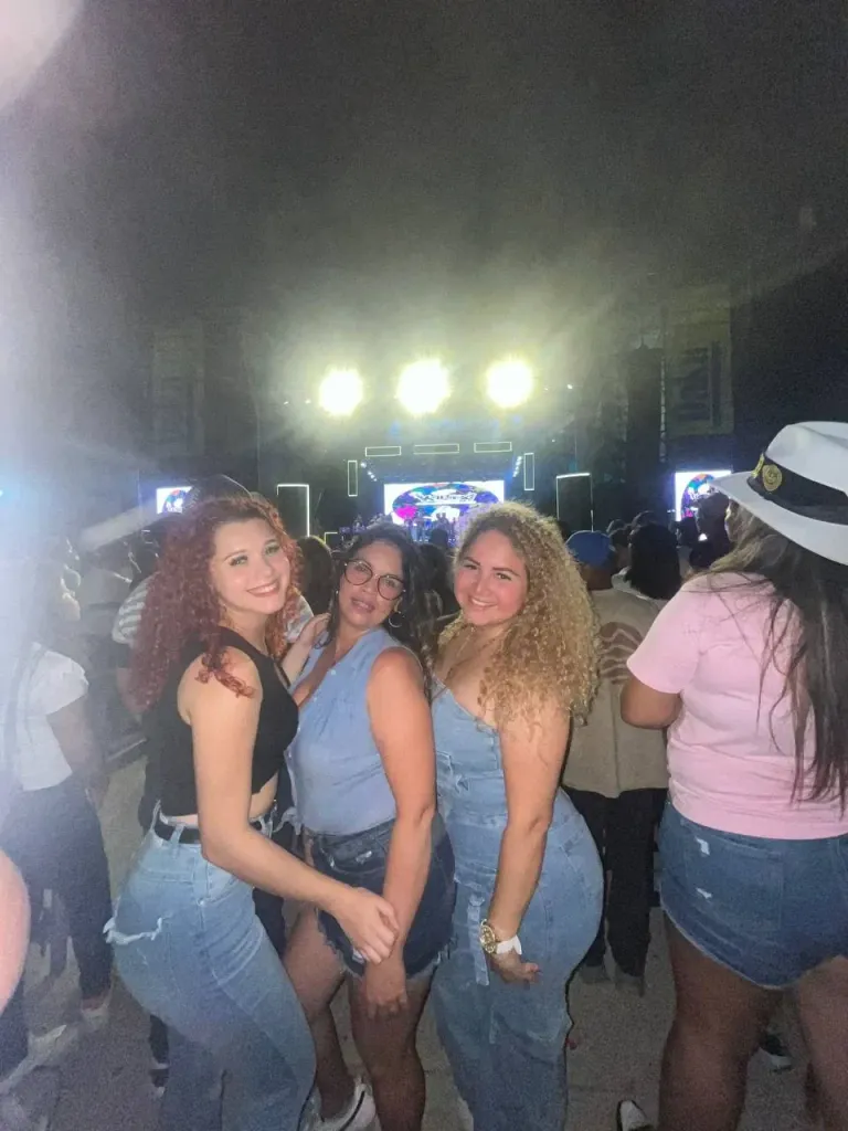 zyvzzjqu6aJErtZd_1000575109.webp