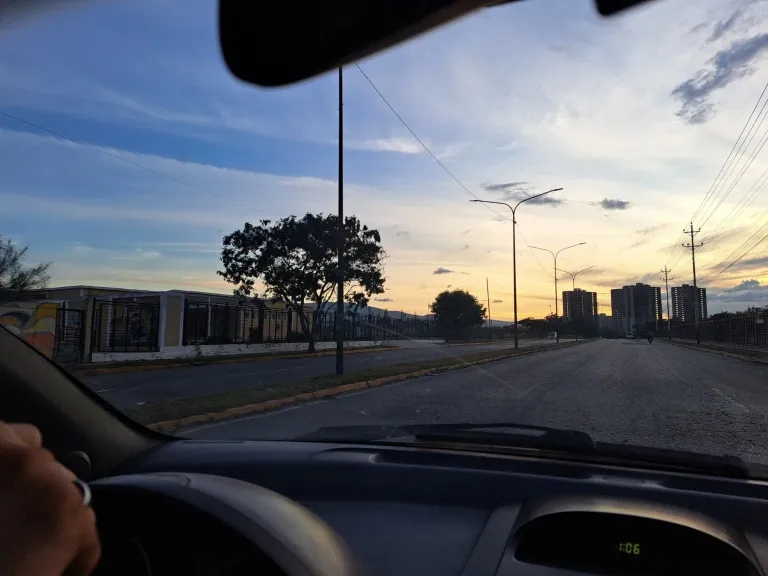 TU4ZPMzJffblKReg_1000299807.webp