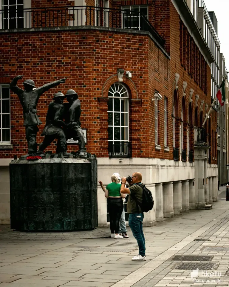 cl73vfk0500or15mxhyr0gc05_St_Pauls_details_2_small.webp