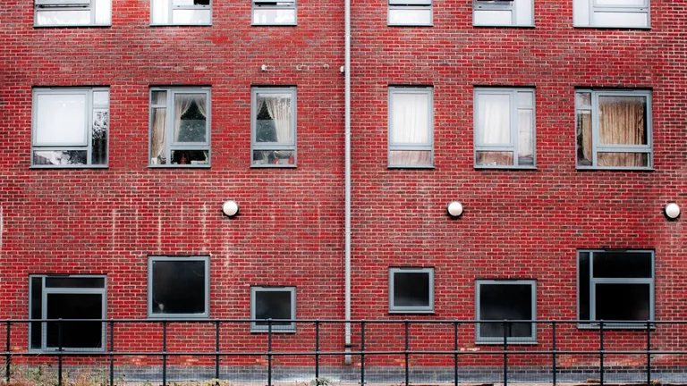 cl7qnl7hh009h15m70k7g33bb_The_Walls_2.webp