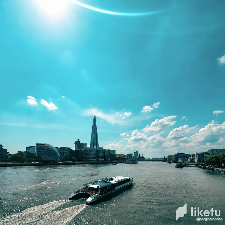 cll2ldaqe005h66sz5i37hski_The_Thames_express.webp