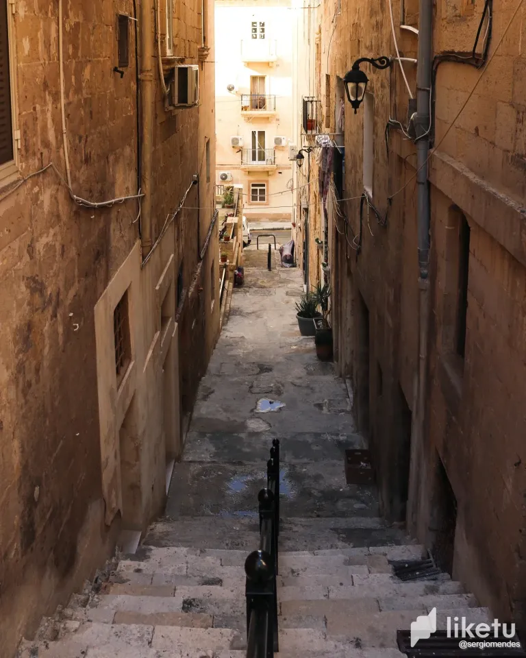 clvob10gg006ekmsz5qp14ja5_Valletta_Streets_5.webp