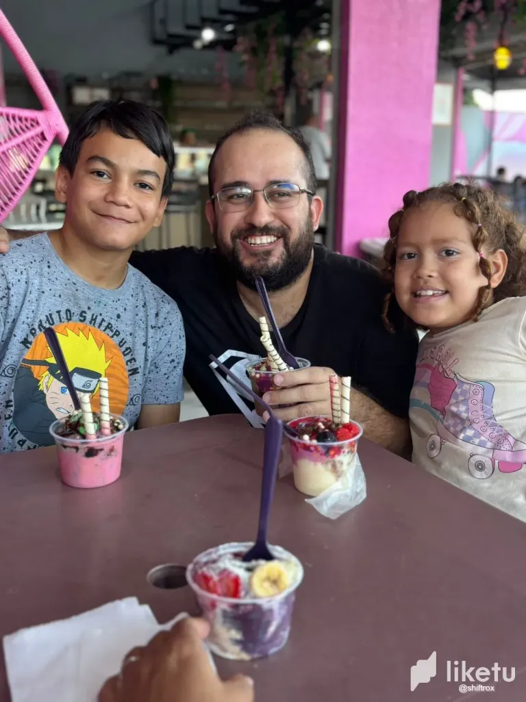 [EN/PT-BR] Ice cream day with my family.