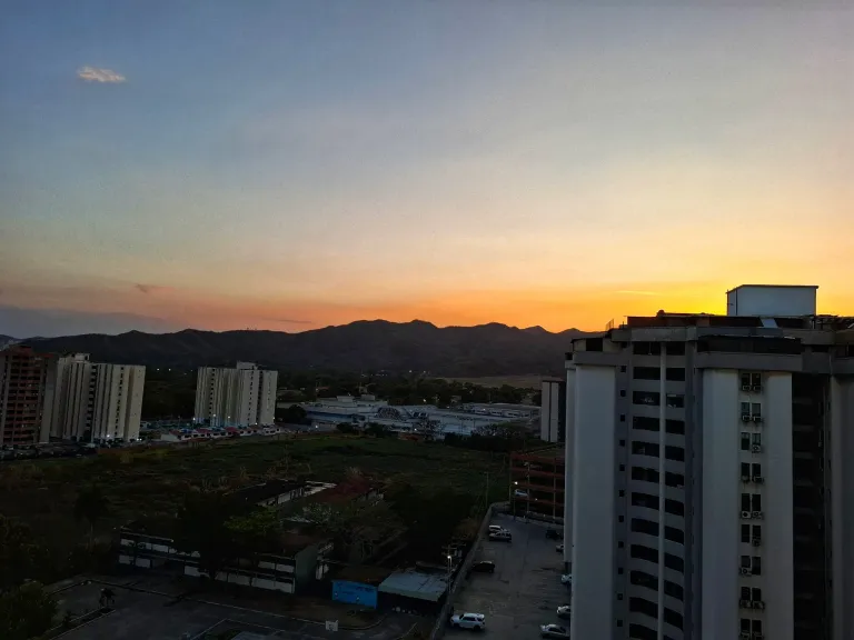 R4gXuQnUMdTFF8GJ_1000012860.webp