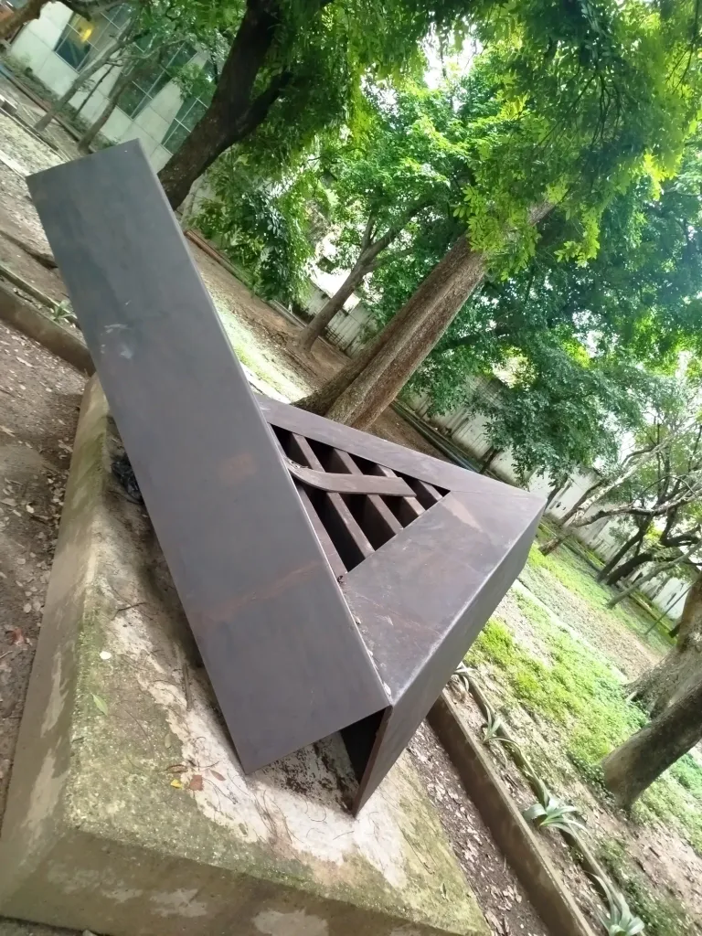 jVKJTi4NBUT1Sgir_1000618614.webp