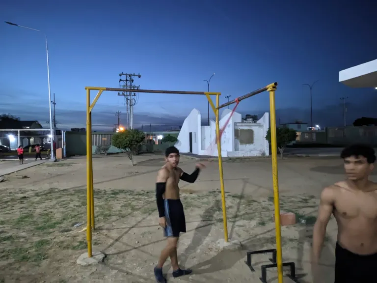 tCto9aGuosQHmuWe_PXL_20241226_185425229.webp