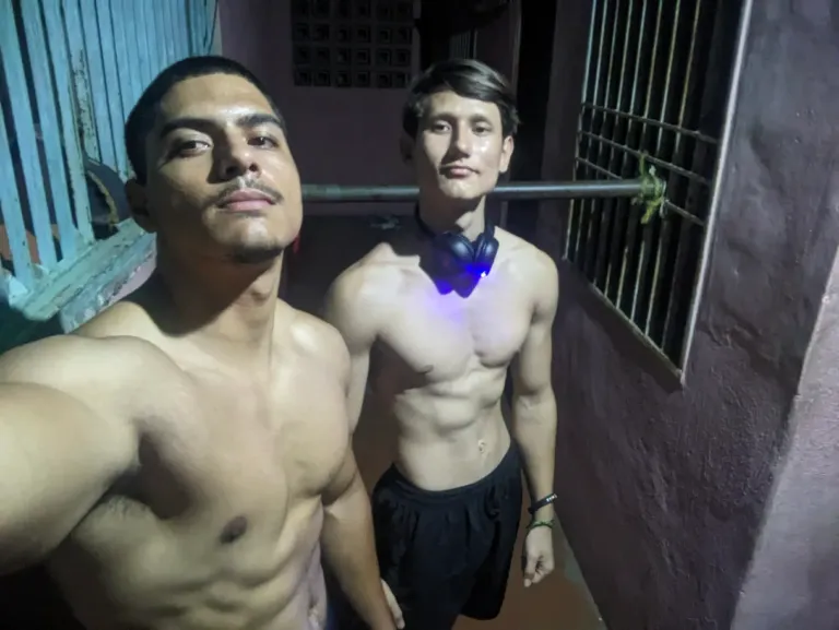 xgNpQuwuPhf4r0eR_PXL_20250317_202957620.MV.webp