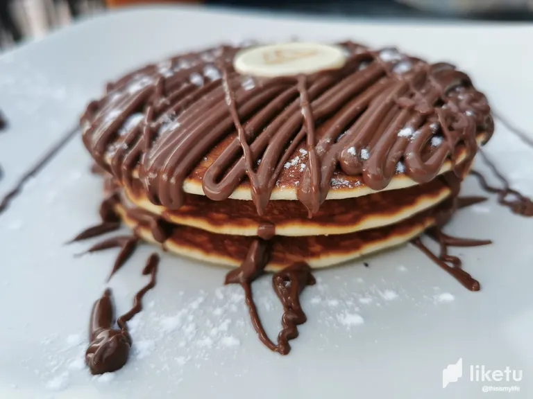 cld9zd73500ni9isz6hw28vso_pancakes_with_nutella.webp