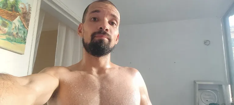 7QkiHVDCSkaYecLL_1000203154.webp