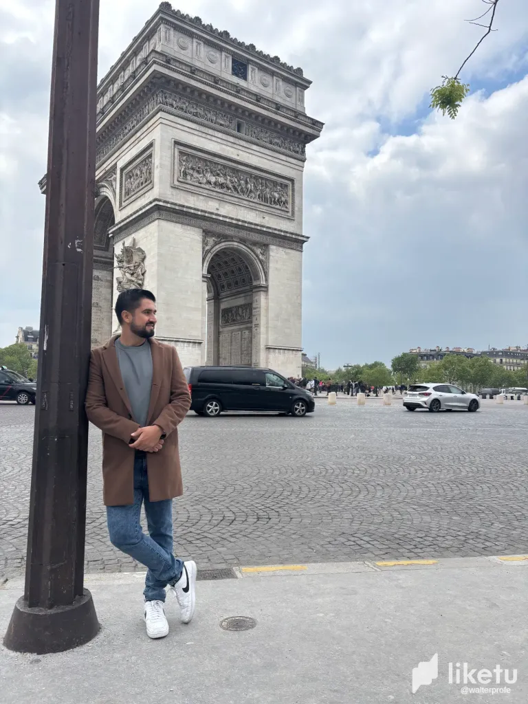 🏛️ Under the Arc of Time / Bajo el Arco del Tiempo ⏳🇫🇷
