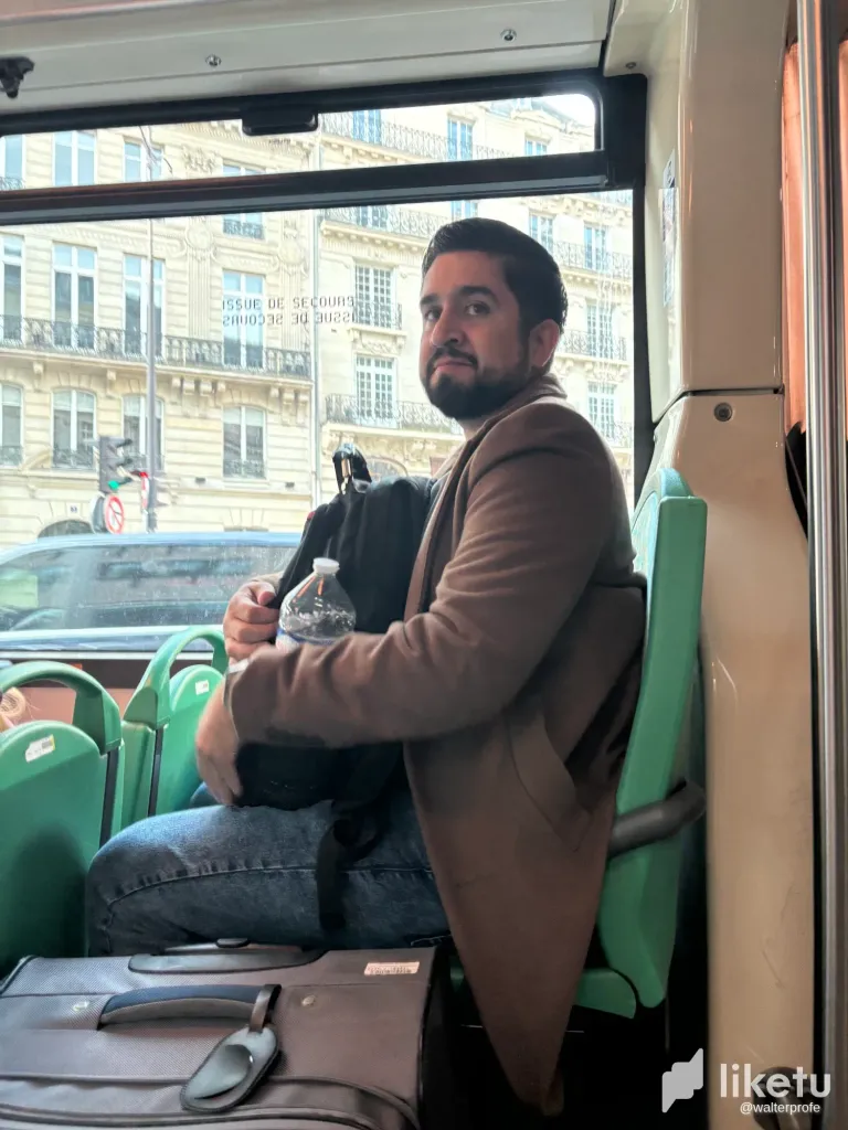 🧳 From Paris to… Not Home Yet / De París a… Aún No Regreso 🚌✨