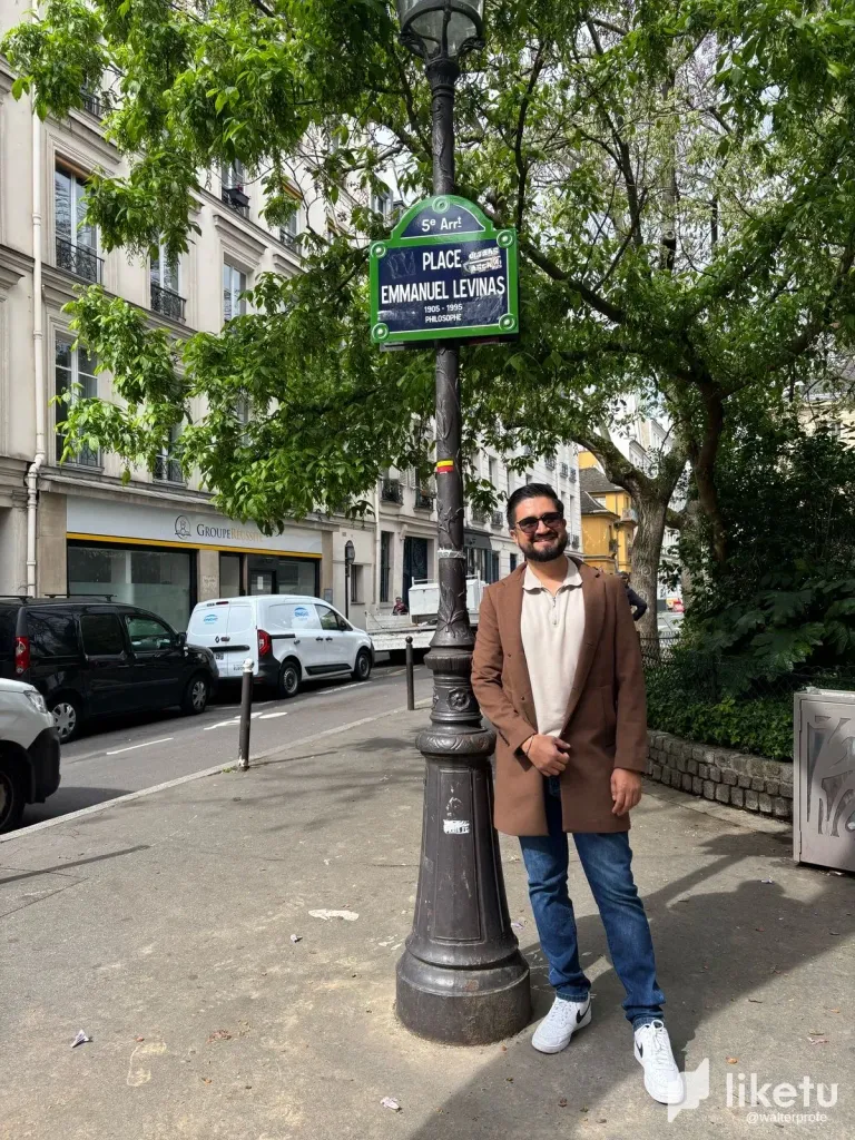 [Eng/Esp] 🌆 Paris Surprises: Manga, Tea & My Name on a Street! / Sorpresas en París: Manga, Té ¡y mi Nombre en una Calle! 🍵📘🚶‍♂️