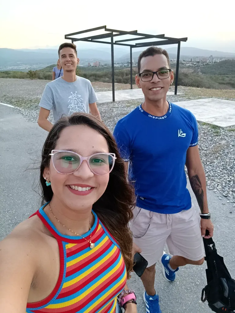 4lJ5HjeTiodZzCii_1000473944.webp