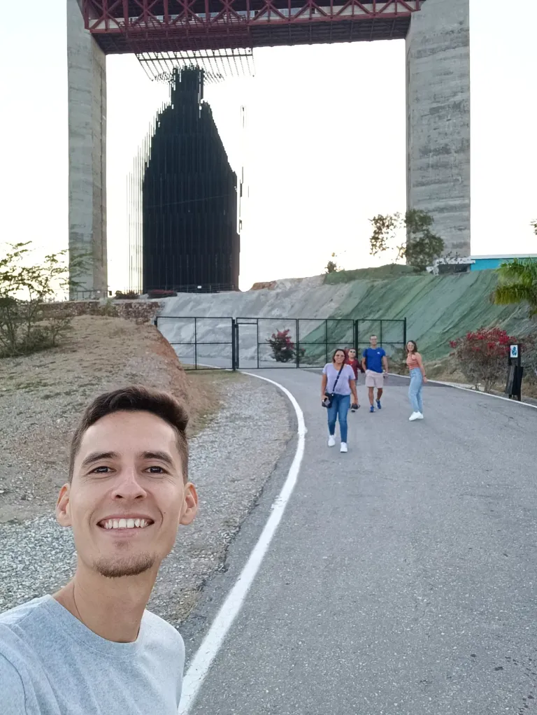 oje7Qj4yyUhP8W2q_1000473945.webp
