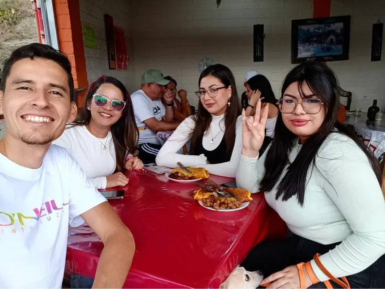 r4GaaE1soFXS4IF9_1000459993.webp