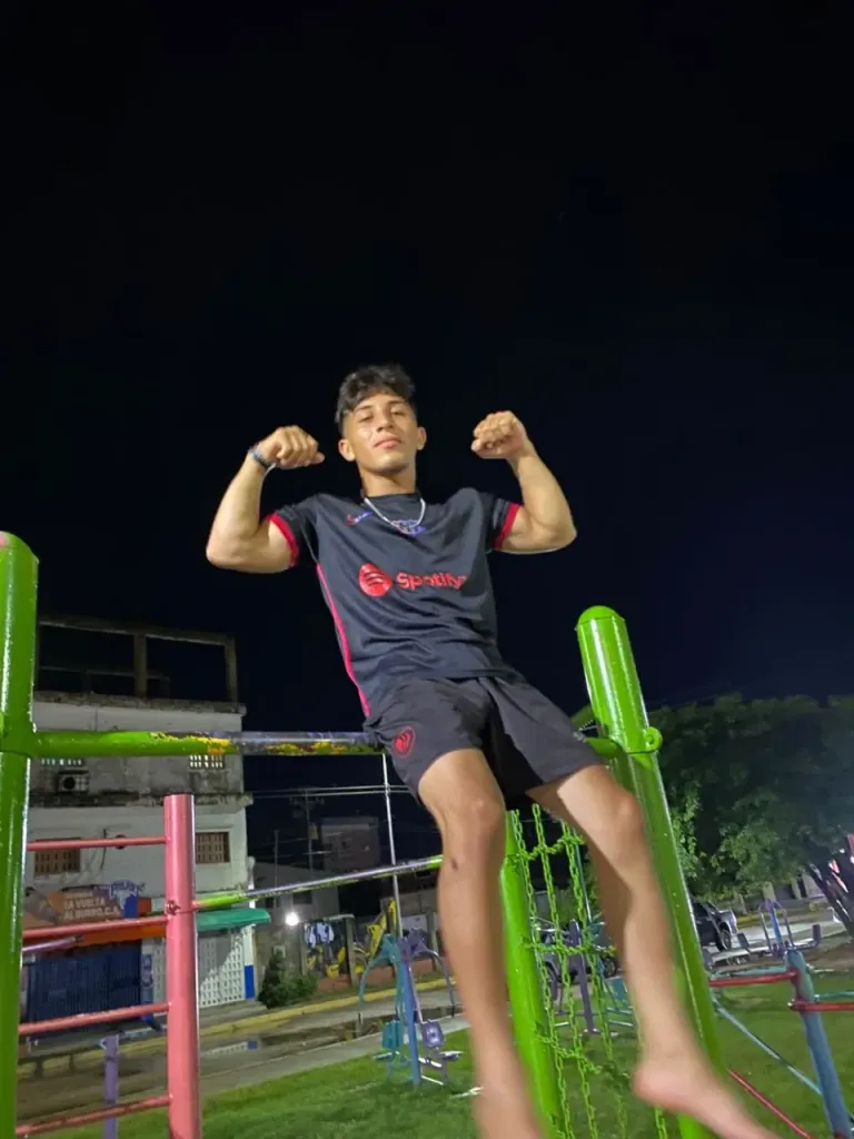 DvqmCIWOW2KqJBgy_1000093711.webp