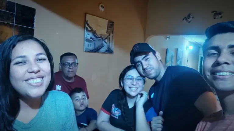 2awnUGUCILq1pIFn_photo_4985628656474893903_y.webp