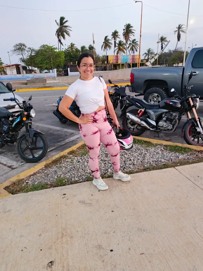 15vlINt8W1Uez4m6_1001161081.webp