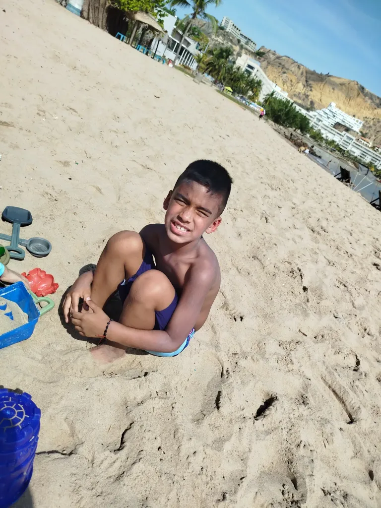 cfLvnzGowkAmKKus_1000437464.webp