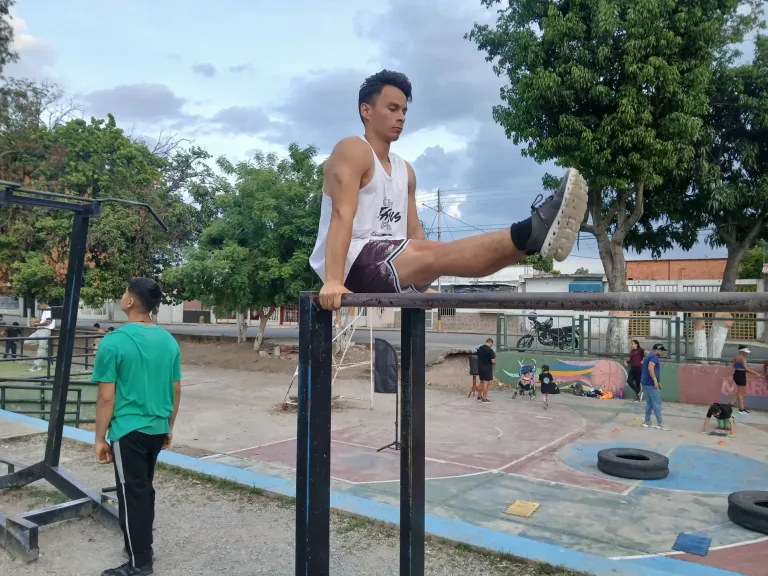 BHRcBJM8DAEGsj1x_1000348991.webp