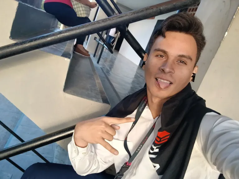 DUq9j3iUvQR7kJZd_1000403804.webp