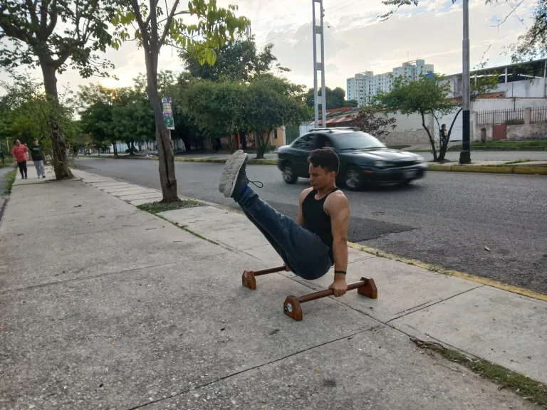LiWgoxBIASB3f10u_1000344709.webp