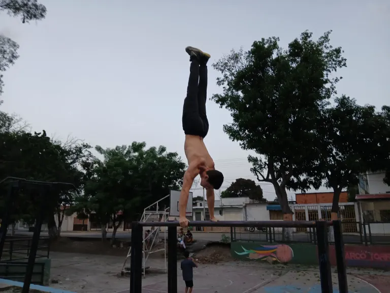 Lr30A4sDXF9J6q2g_1000381912.webp