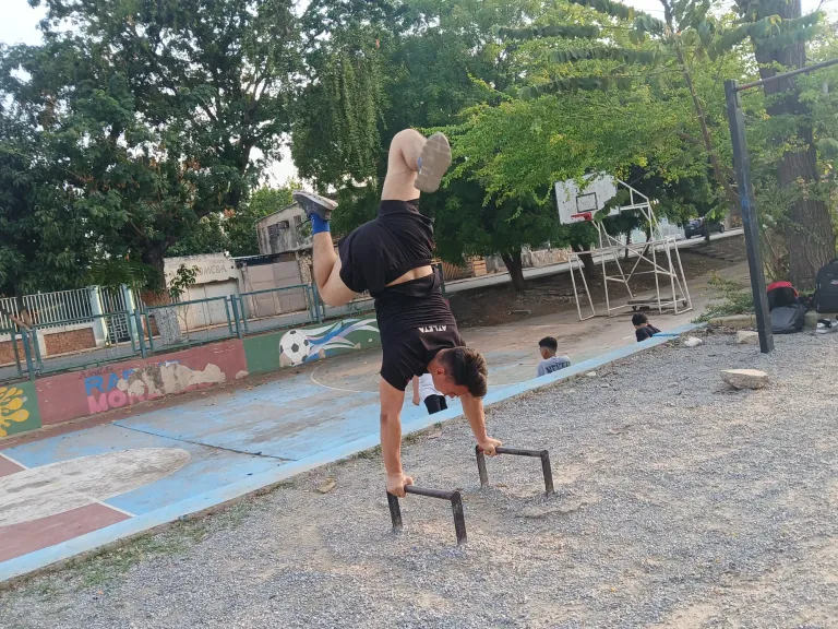 cqb6K7fEPzPr32Wk_1000334335.webp