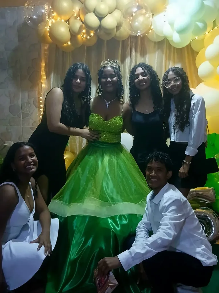 FQjnrzd82pJPGJl0_1000055157.webp