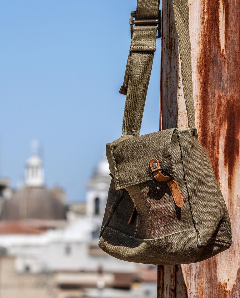 Más que una mochila / More than a backpack [Esp-Eng]