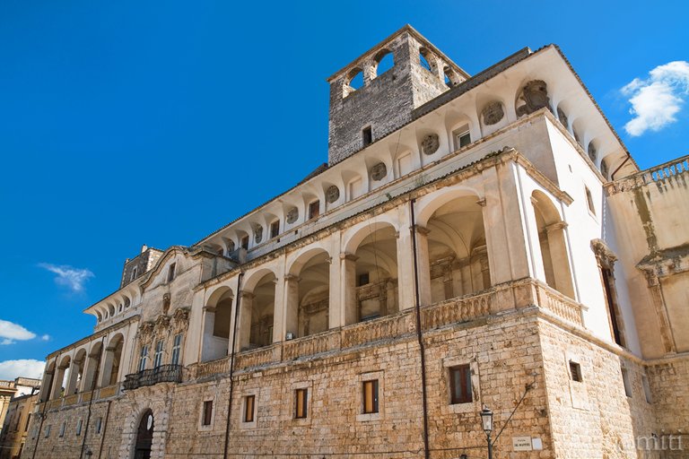 acquaviva castello.jpg