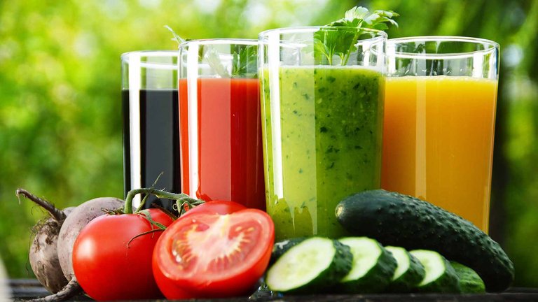 fresh-juice-smoothies-cleanses-detox.jpg