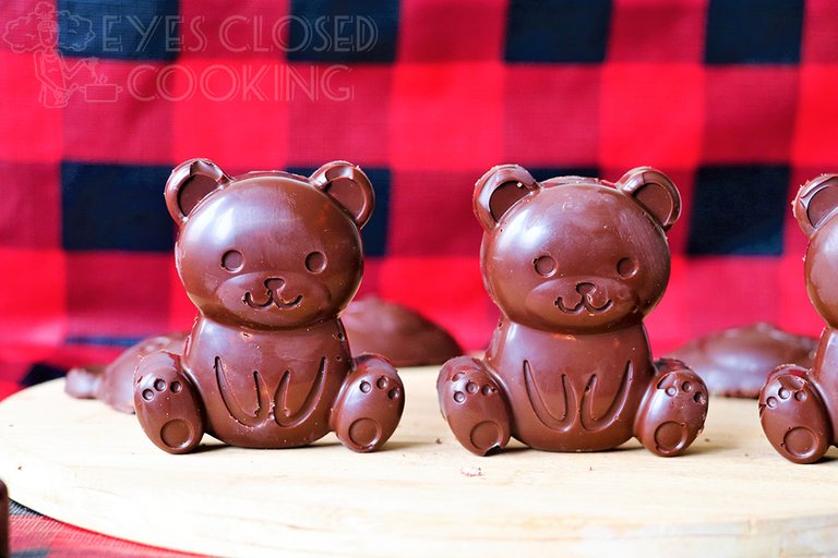 EyesClosedCooking-ChocolateBears---01.jpg