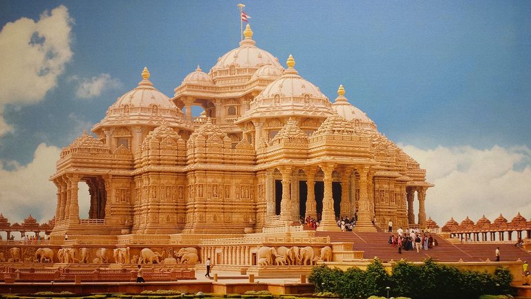 1200px-Akshardham_angled.jpg