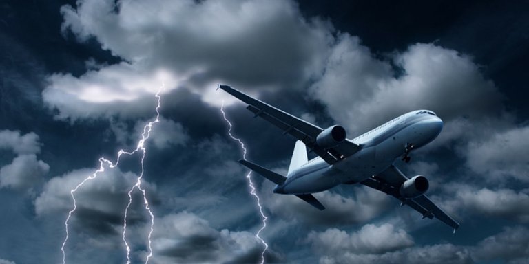 airplane-storm-lightning.jpg