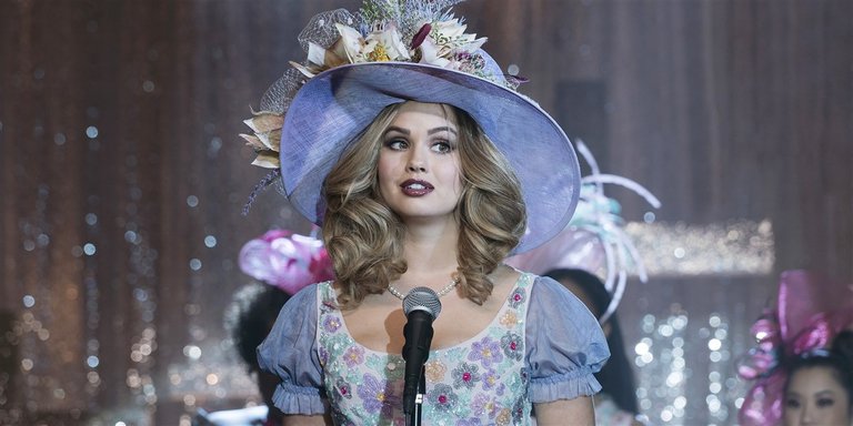 insatiable-netflix-today-180720-main-art_3b1698148e99fac1320dfd16228048aa.fit-1240w.jpg